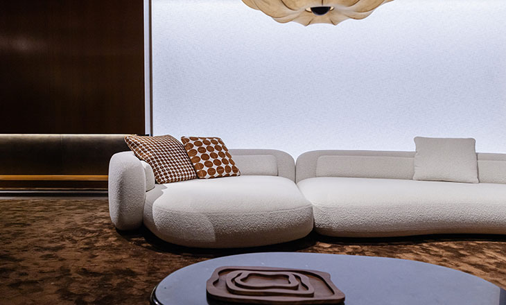 رائد في حوار حصري مع رئيسة معرض "سالوني ديل موبيلي" حول أهمية هذا الحدث في الرياض